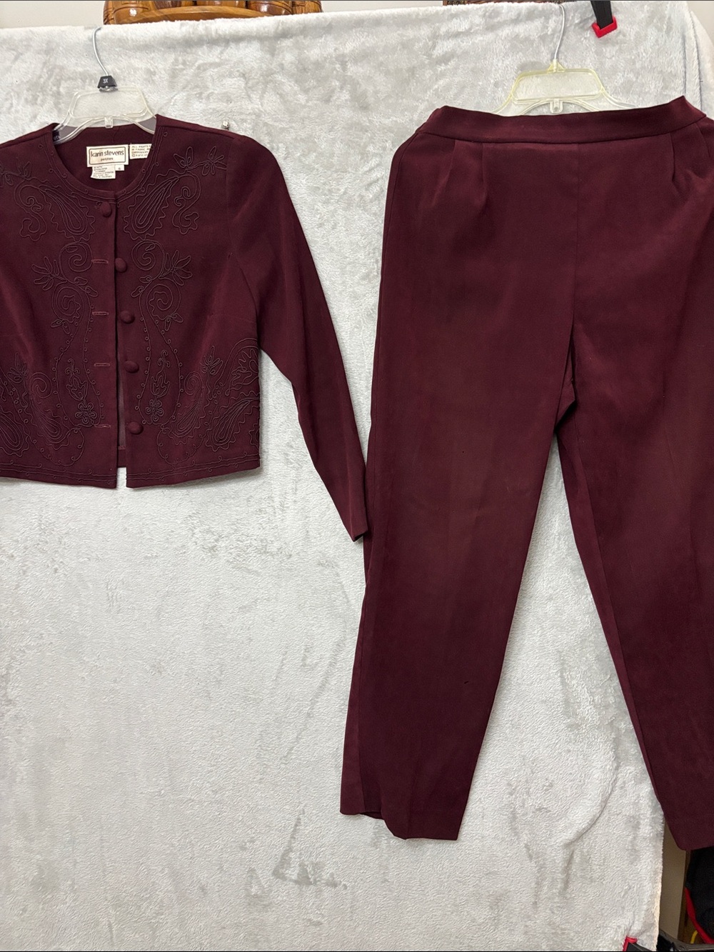 Vintage Karin Stevens Embroidered Pantsuit in burgundy  Size 6